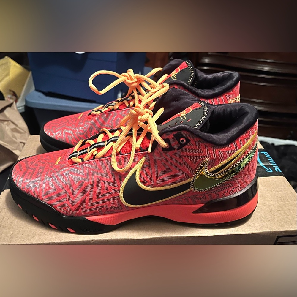 Men’s size 11.5 Nike LeBron James Nxxt Genesis Crimson Red basketball shoes! - Picture 4 of 6